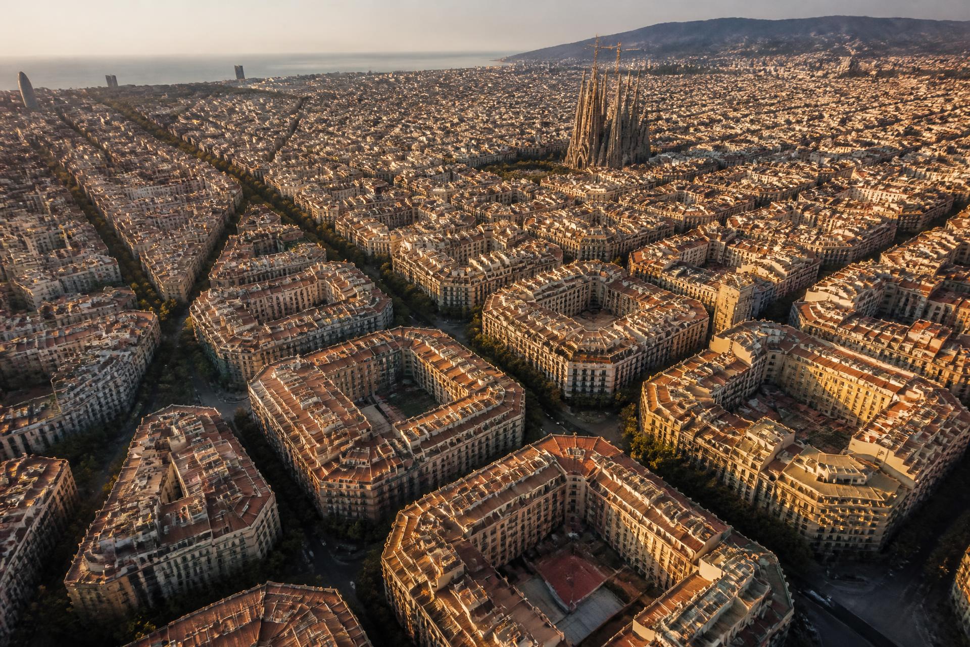 Vista aérea de Barcelona al atardecer
